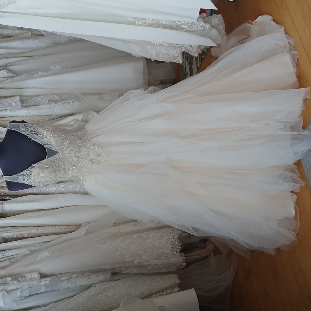 Elegant Cream Wedding Dress